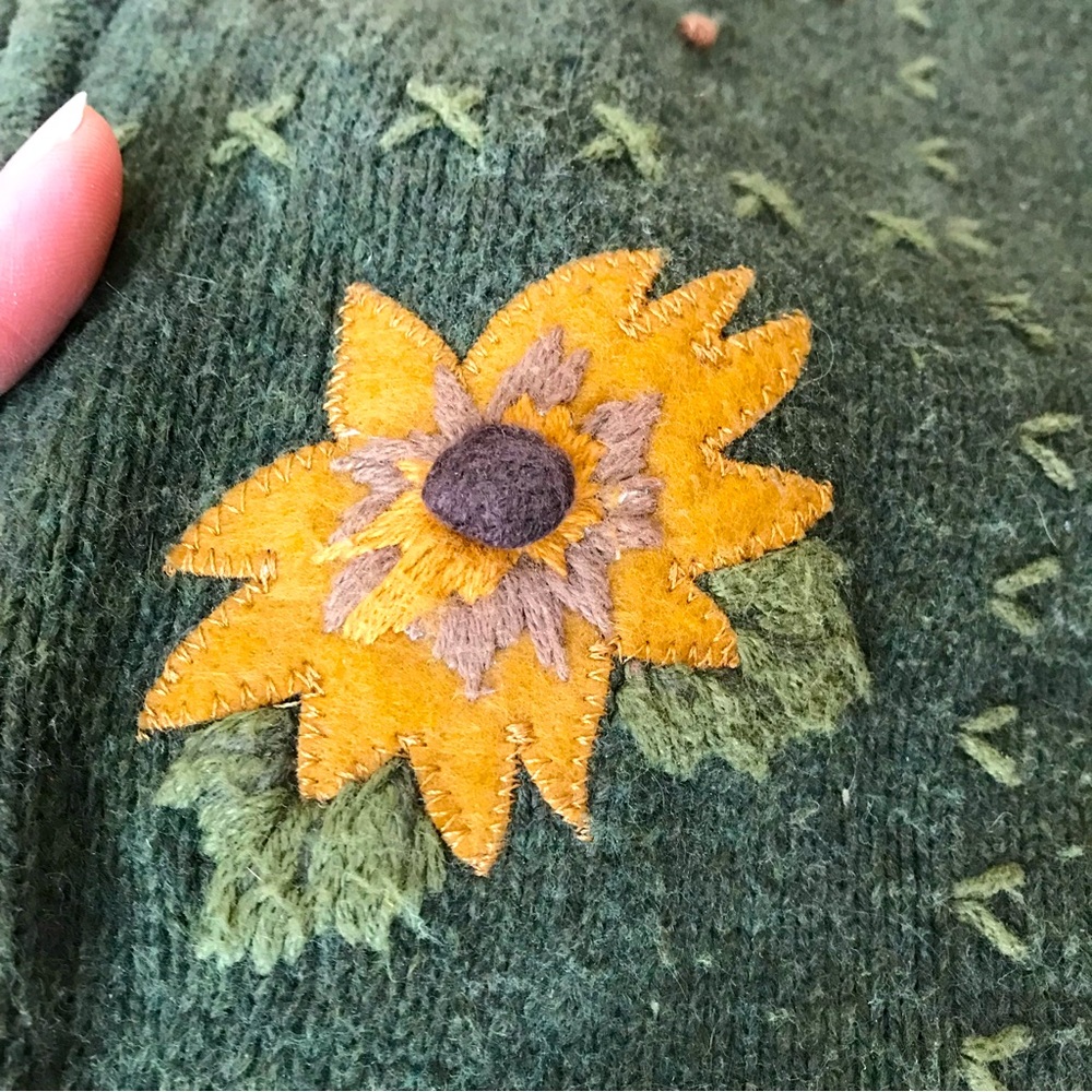 Vintage Croft & Barrow Seasonal Sweater. Embroidered. Beautiful Stitching. Sz M